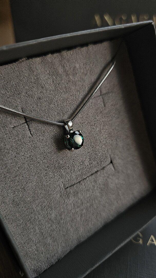Free Lab Emerald Classic Round Solitaire Pendant rewiev.