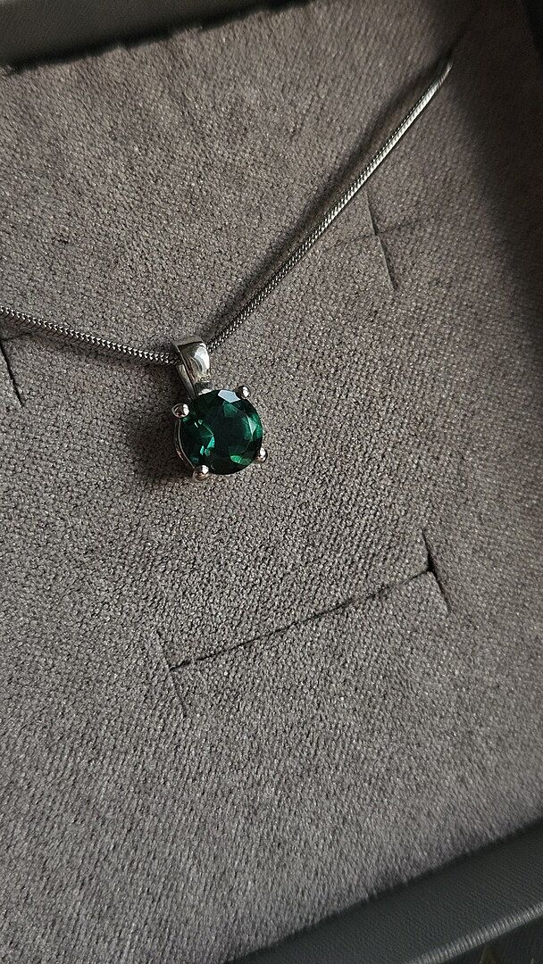 Free Lab Emerald Classic Round Solitaire Pendant rewiev.