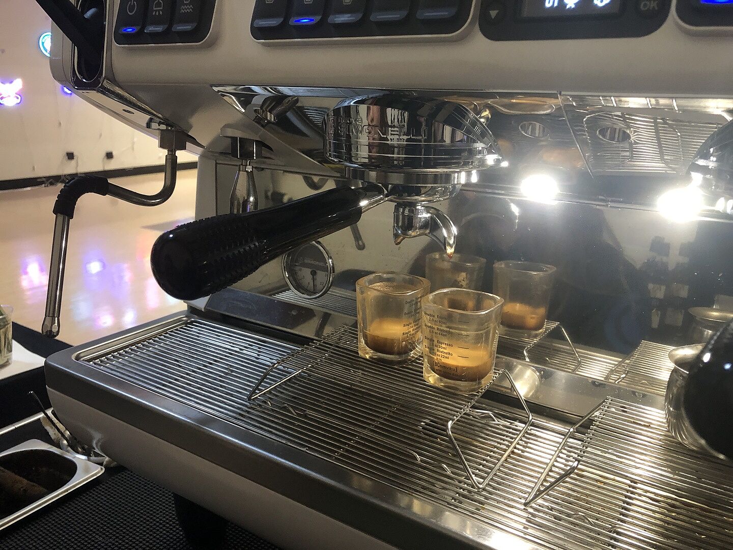 Nuova Simonelli Appia Life - 2 Group - Volumetric w/ Easy Cream