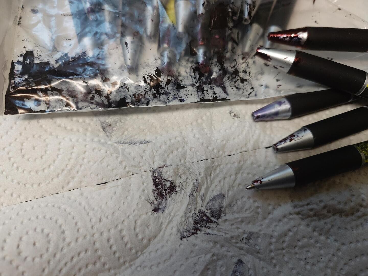 unbrauchbar, da Tinte ausgelaufen