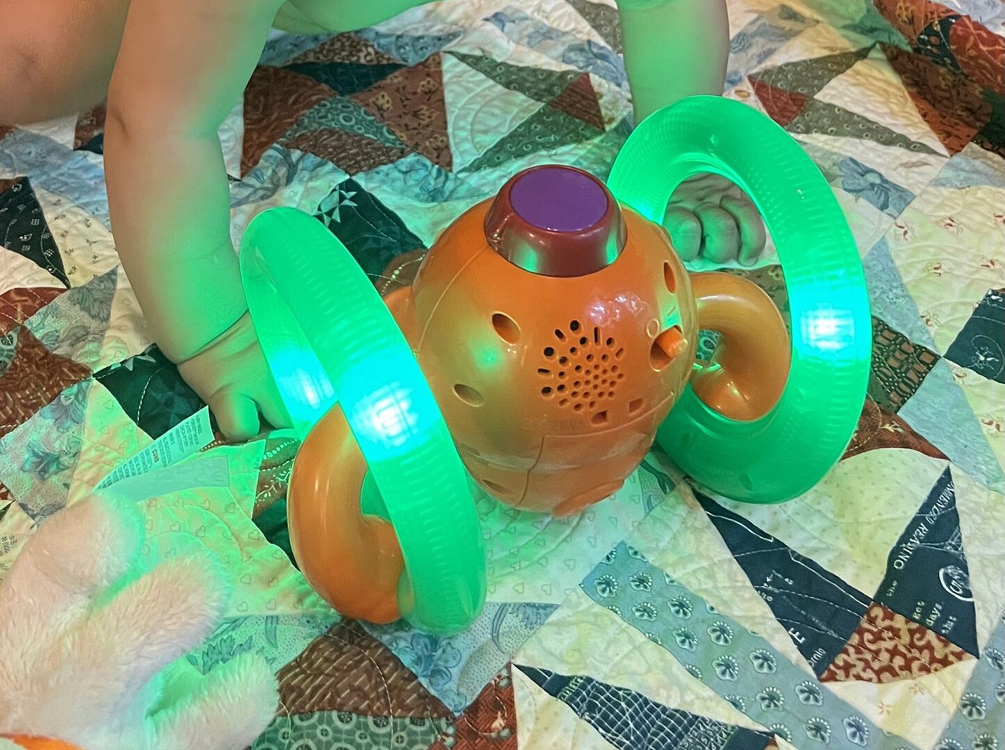 Bright Starts Roll & Glow Affe mit Licht und Musik
