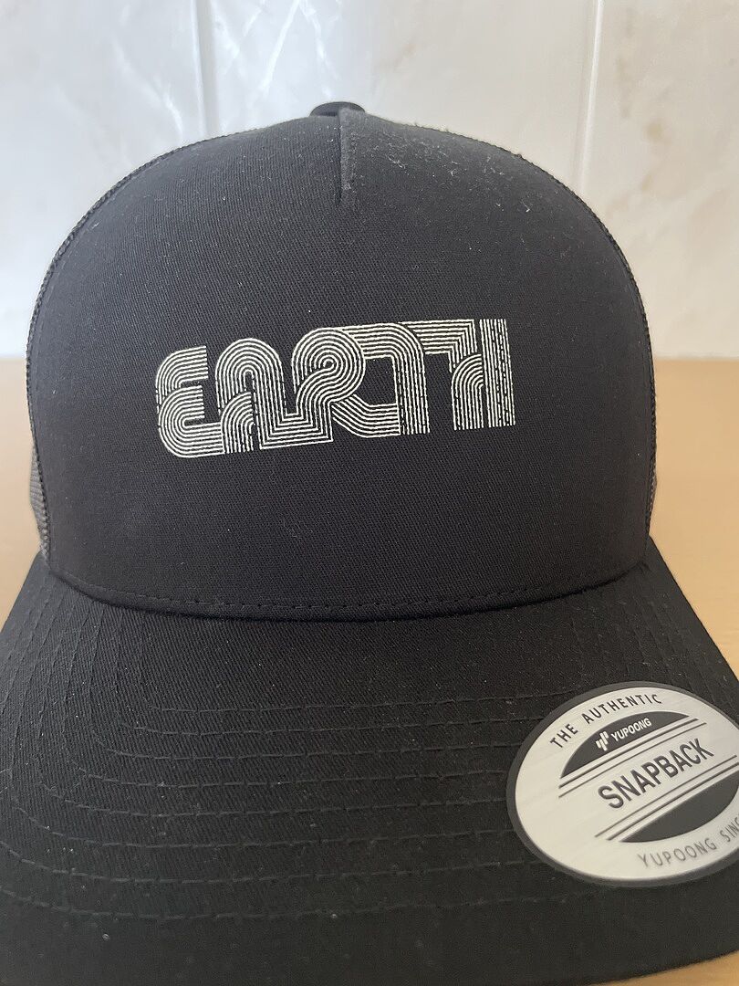 Logo staat schuin