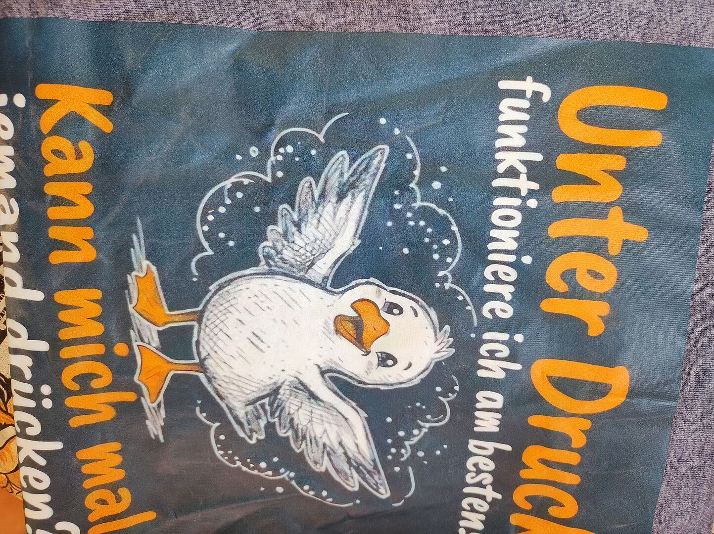 Der Druck lässt auf diesem Shirt keine Luft durch