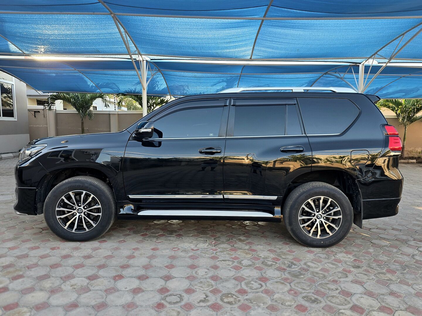 Used 2023 TOYOTA LAND CRUISER PRADO for Sale CA863862 - BE FORWARD