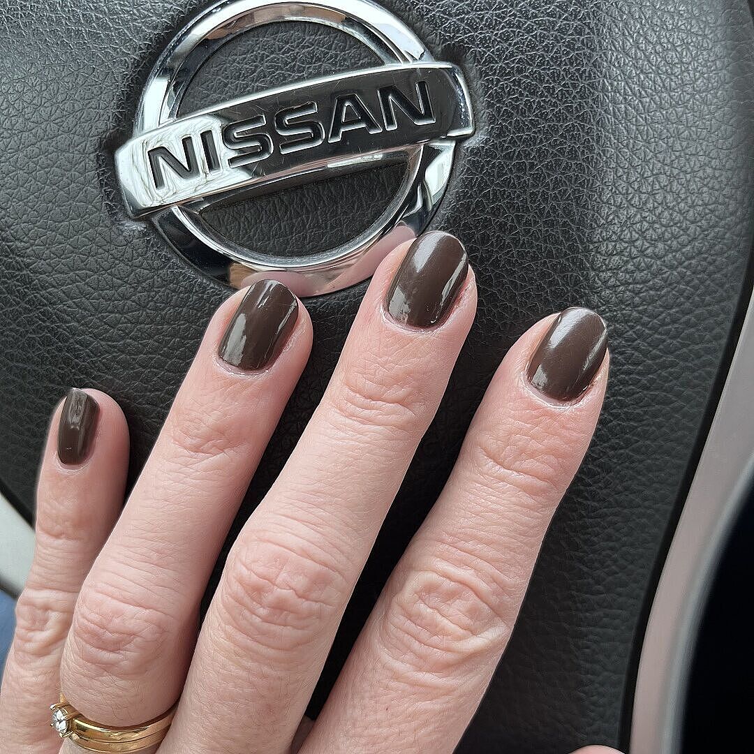 Dark brown with cool undertones Nail polish - Mocha | Manucurist
