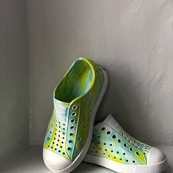 Vibrant colors, lightweight, durable, and