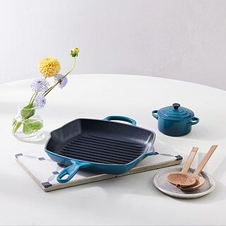 Le Creuset Cast Iron Classic Square Skillet Grill 26cm | Le Creuset®