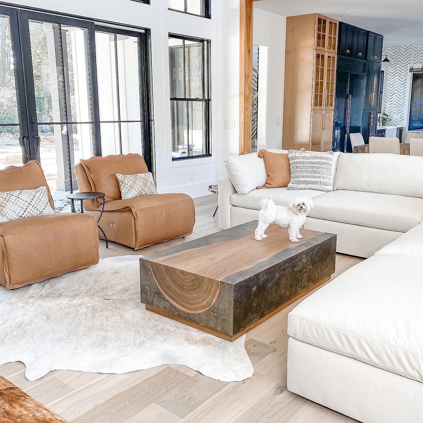 Arhaus Acacius Round Dining Table ARHAUS Tuscany Collection China