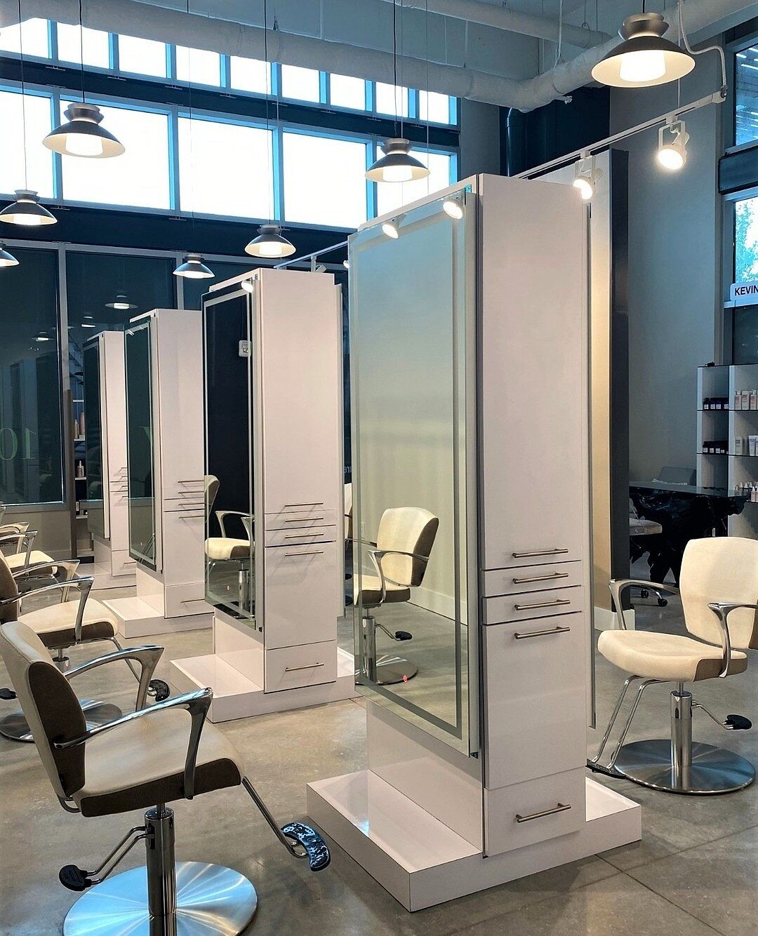 Zeus Double Sided Styling Station with Wheeled Mobile Base Zeus Double Sided Styling Station with Wheeled Mobile Base