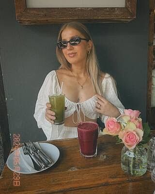 OVAL - Sunglasses • Black