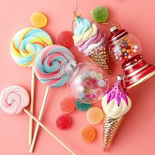  【NEW!】
まるでカラフルなお菓子のようなクリスマスオーナメントです！

Francfranc 2021Christmas Collectionのテーマは『Sweets！Sweets！Christmas』🍭🍫
かわいいスイーツをモチーフにしたクリスマスオーナメントもご用意しております。
アイスやキャンディ、チョコレートなどキラキラして可愛らしく、ツリーに飾るだけでわくわくする空間が完成します🎄💗

ぜひ、Francfrancのクリスマスアイテムでクリスマスの準備から楽しみませんか？？

🎄オーナメントマルシェ開催中🎄
単品オーナメントをまとめてのご購入がお得になります。
ぜひ、お気に入りのオーナメントを探して自分だけの組み合わせでコーディネートをお楽しみください♩

※Francfranc店舗とオンラインショップでは内容が異なります。

☆Francfranc店舗☆
・クリスマスオーナメントを5個～9個のご購入で10％OFF、10個以上のご購入で20%OFFとなります。

★オンラインショップ★
・対象のクリスマスオーナメントを5点以上購入すると表示価格から10%OFFとなります。

#francfranc #フランフラン 
#francfrancのある生活　
#クリスマス #クリスマスツリー
#オーナメント #オーナメントボール
#クリスマスオーナメント
#クリスマスインテリア
#クリスマス準備
#クリスマス飾り付け
#クリスマス飾り
#ツリーオーナメント
#メリークリスマス
#クリスマスギフト
#雑貨 #クリスマス雑貨
#インテリア #インテリア雑貨
#インテリアコーディネート
#おうちクリスマス
#おうち時間 #おうち時間を楽しむ
#おうち時間を楽しもう 