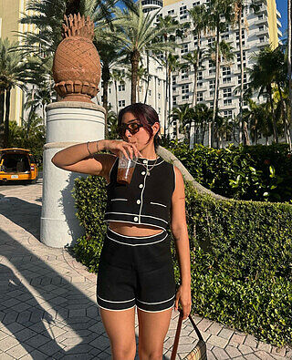 CONTRAST TRIM KNIT SHORT