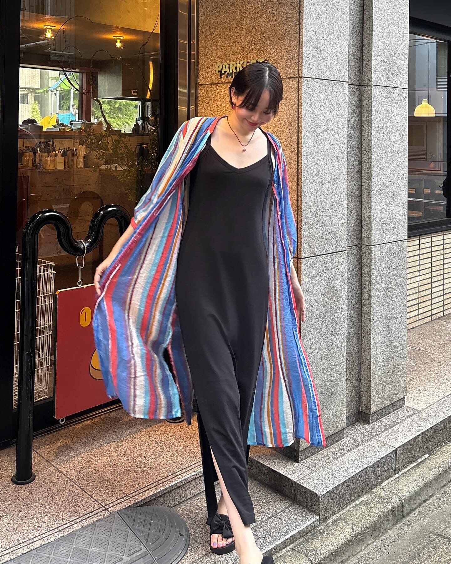 Vネックスリップドレス | Black