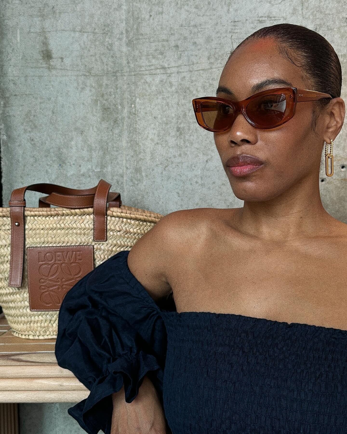 Bella In Black – SUNDAY SOMEWHERE