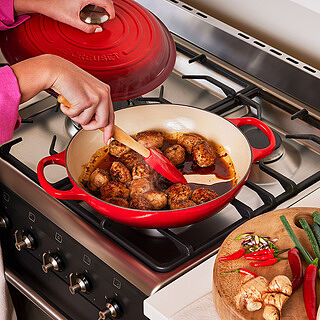 Le Creuset Cast Iron Signature Shallow Casserole | Le Creuset®