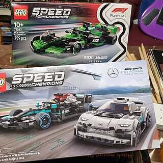 LEGO® Speed Champions - KICK Sauber F1® Team C44 Race Car