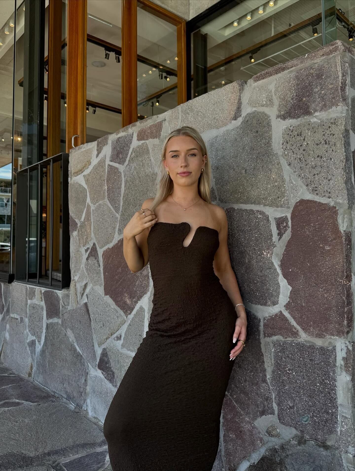 Horizon Strapless Textured Midi Dress Chocolate– Selfie Leslie