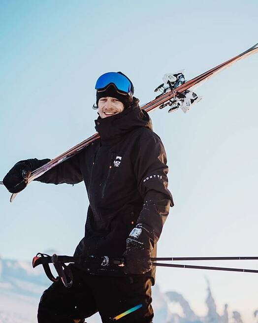 All black 2025 snowboard outfit