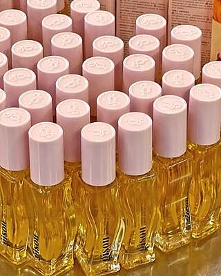 Honey Infused Lip Oil for Naturally Smooth and Shiny Lips