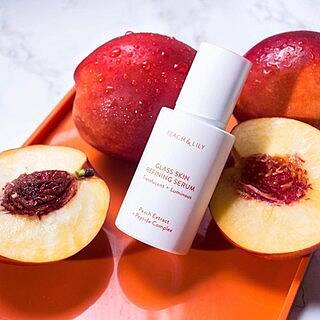 Poreless. Luminous. Translucent. ✨ Our Glass Skin Refining Serum is packed with nutrients and antioxidants that help hydrate, firm, smooth your skin. One of our favorite ingredients? Peach Extract, which is full of vitamins, minerals and essential fatty acids! 🍑 Crystal-clear glass skin is just a pump away! 💫
.
📸 @skincarewithsaj
.
.
.
#kbeauty #peachandlily #glowingskin #100worryfree #transformyourskin #skincare #wellness #koreanbeauty #koreanskincare #beauty #selfcare #koreanskincareroutine #skin #vegan #crueltyfree #skincareaddicts #beautyaddicts #skincarecommunity #cleanbeauty #skintips #beautytips #natural #naturalbeauty #wellnessgoals #skincareproducts #healthyskin #bestbeautybuys #naturalproducts #glassskin #glassskingoals