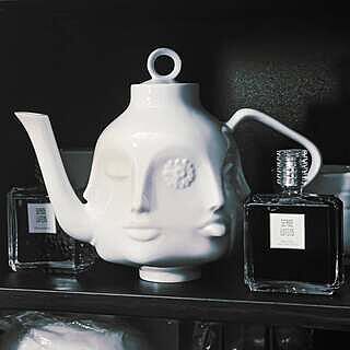 Dora Maar Teapot in Porcelain | Jonathan Adler