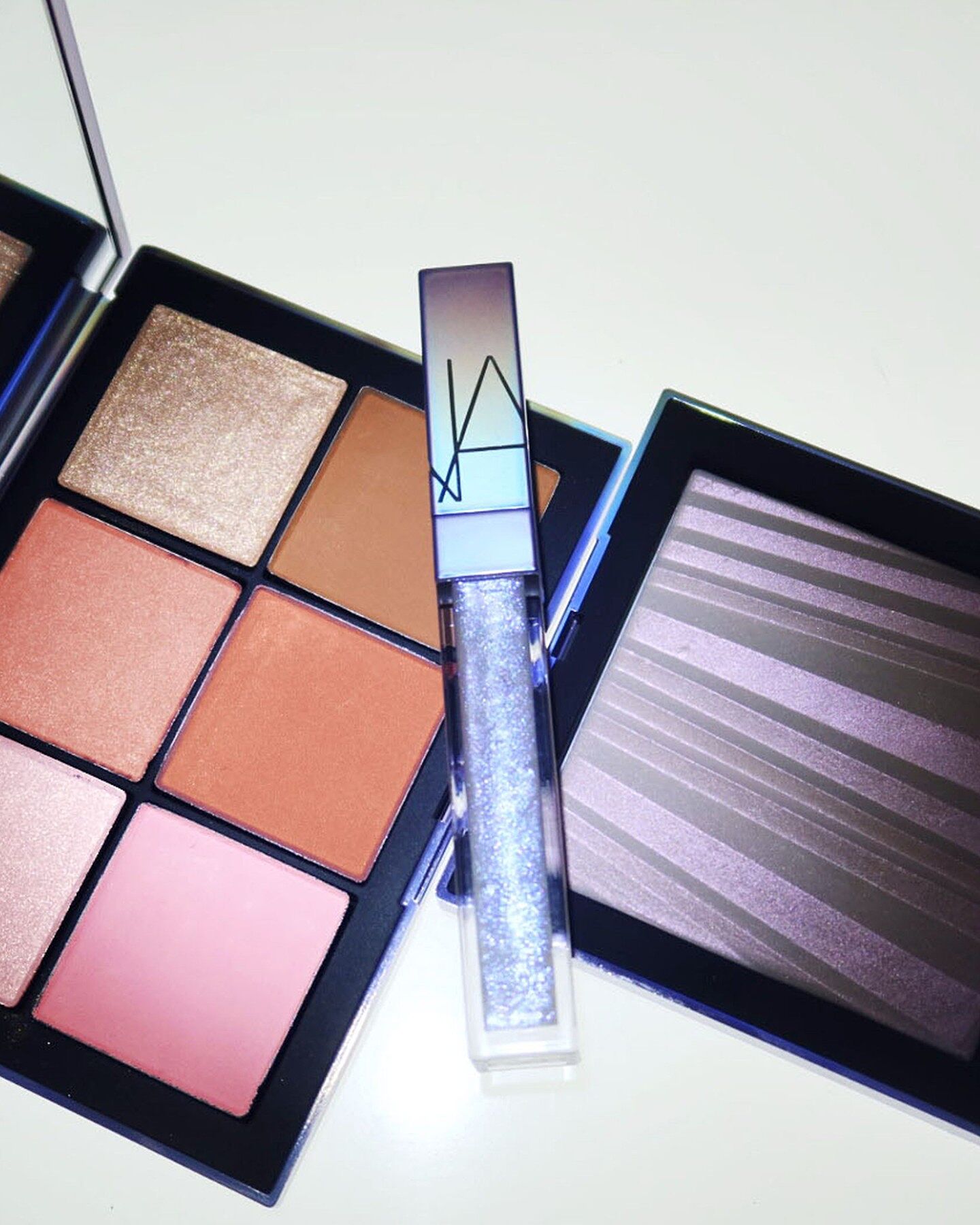 エシリアル オーラ ブラッシュパレット ライトスピード | NARS Cosmetics