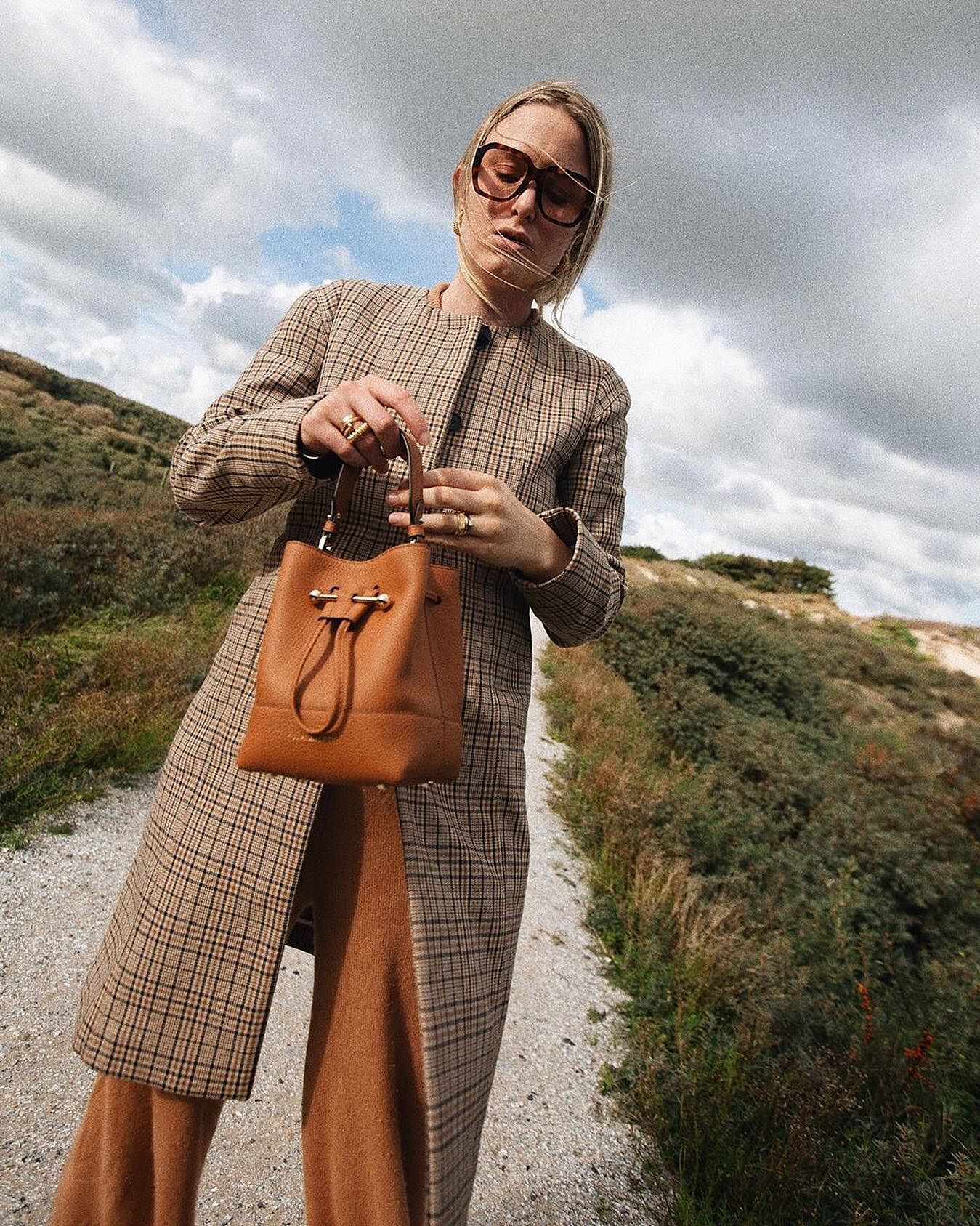 Autumn tones 🍂 @rebeccalaurey #strathberry