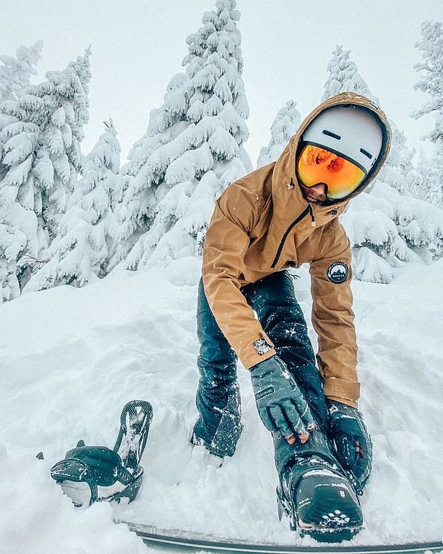 Customer @urbanprosen in Typhoon 2020 Snowboard Jacket Men Gold