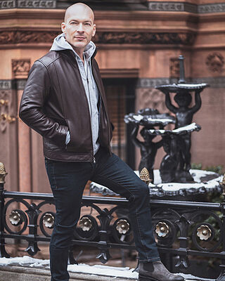 The V Neck T, Black | Peter Manning NYC