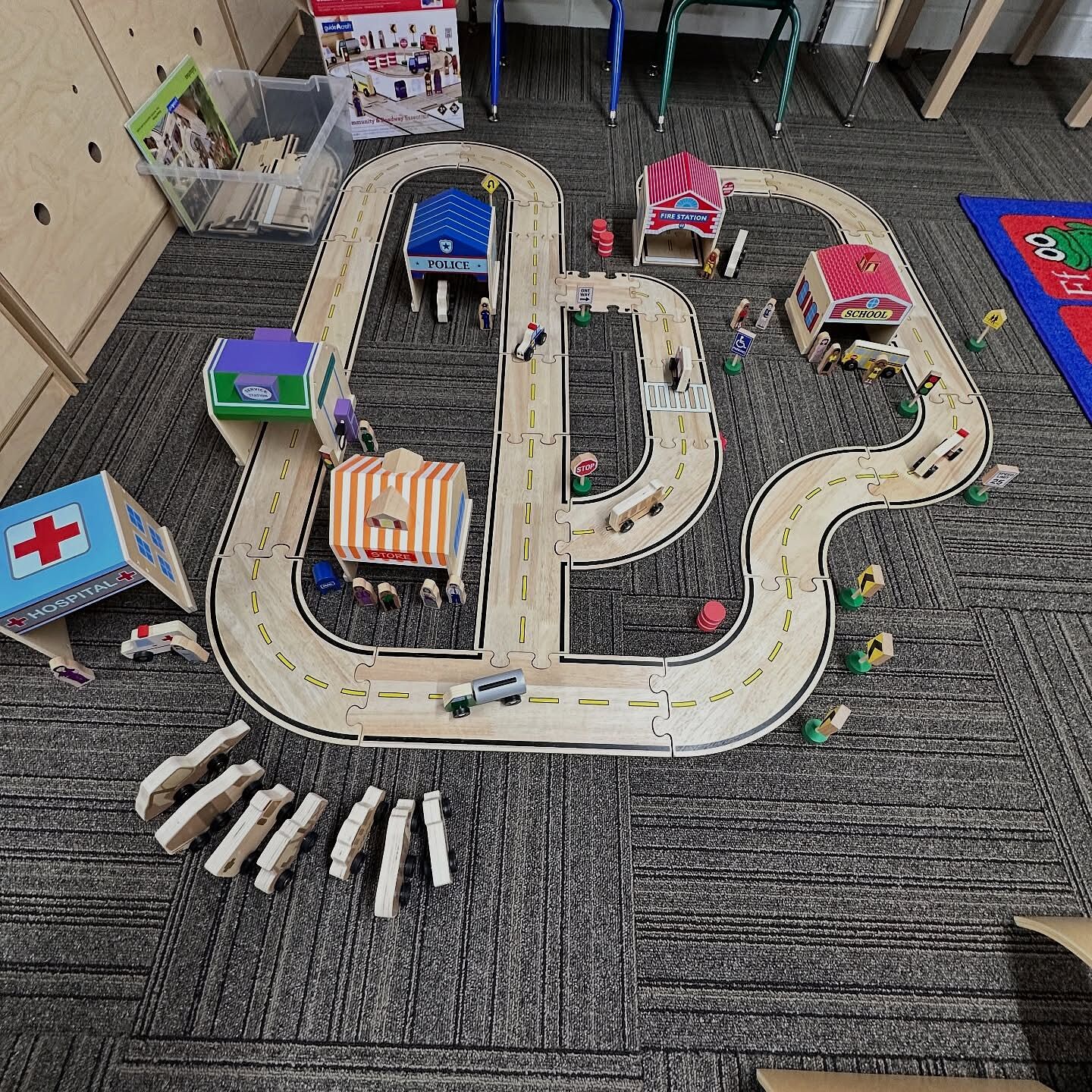 Double-Sided Roadway System - 42 pc. set – Guidecraft