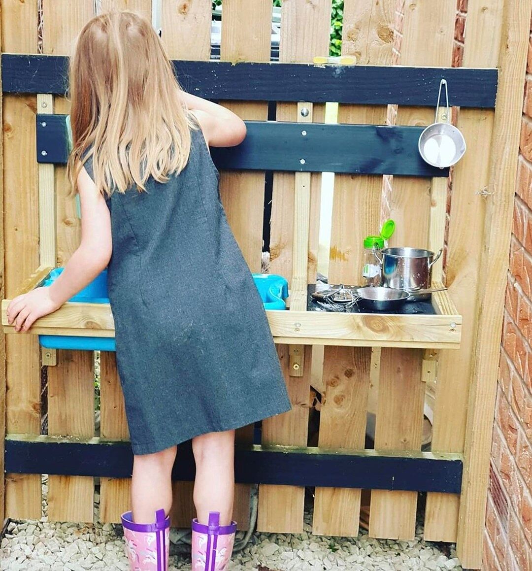tp deluxe mud kitchen