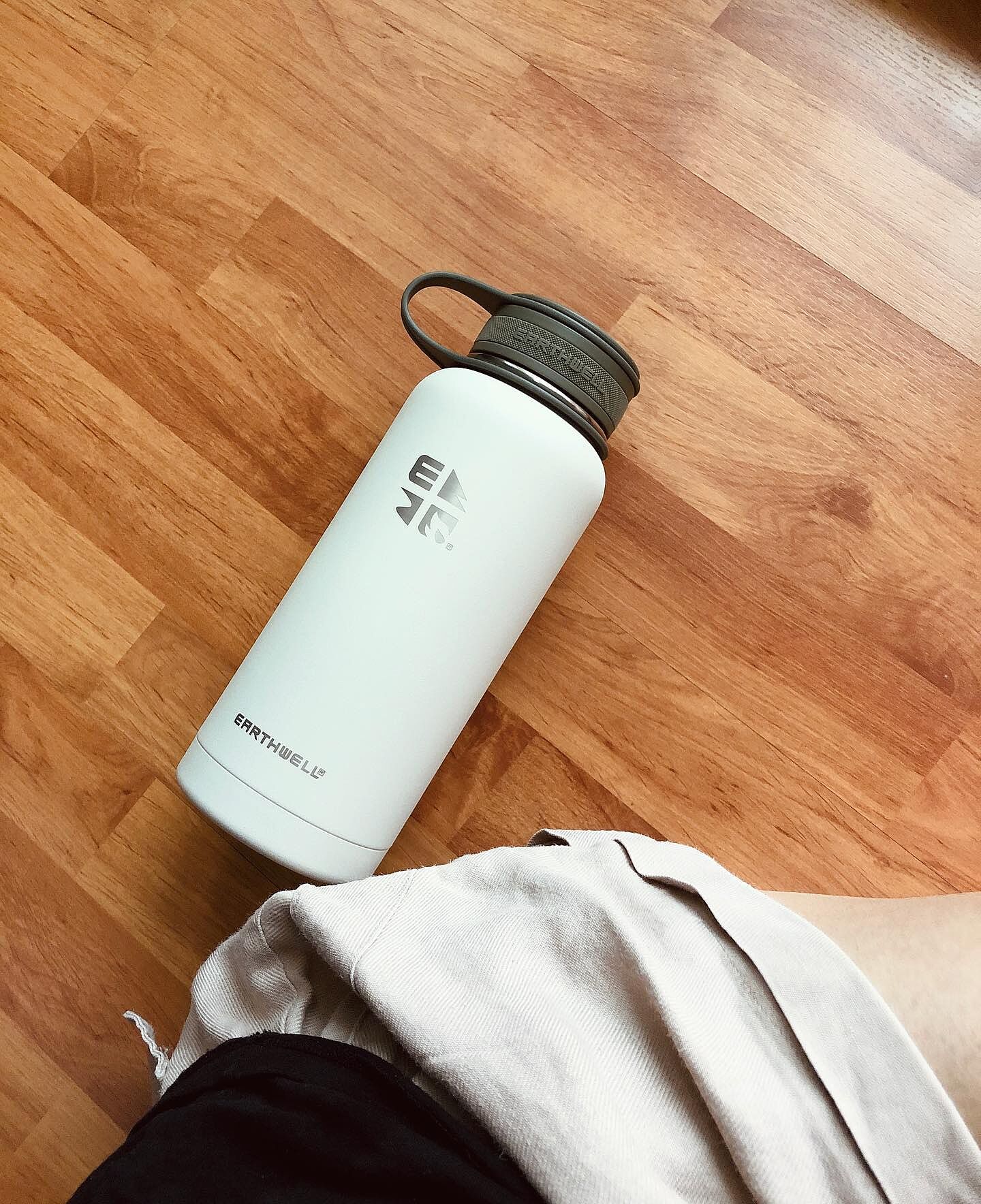EARTHWELL 32oz Vacuum Bottle Gourde Mixte