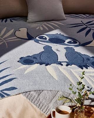 CozyChic® Disney Stitch Blanket Barefoot Dreams®