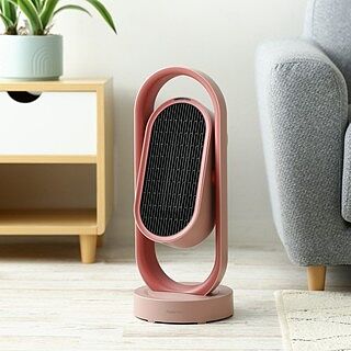  【NEW!】上下左右の3D自動首振りをするセラミックファンヒーターです！上下だけ、左右だけの首振りも可能で、広範囲を暖められる優れものです☺🌟
ヒーターモードは暖房として、ファンモードはサーキュレーターとして、年間を通して使えるのも嬉しいポイントです。電源を入れると自動で2時間タイマーが設定されるので、消し忘れの心配がありません！各モードの操作ができるリモコンで離れた場所からも操作できます😉🌿転倒時停止用スイッチで、本体が倒れてしまったときには自動停止するので安心です。 