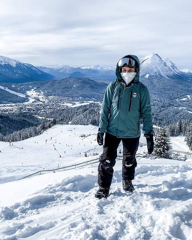 Customer @leonie_weisser in Fawk W 2020 Ski Jacket Women Atlantic