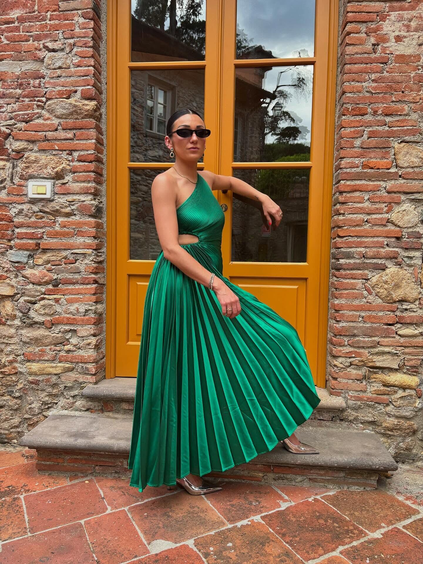 Laxmi Accordion Pleat Maxi Dress Kelly Green– Selfie Leslie