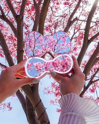 Hello Kitty® Bow LED Compact Mirror