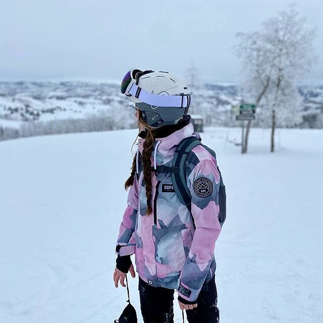 Client @ava_wellsssss dans Blizzard W Full Zip 2021 Veste Snowboard Femme Blot Renewed