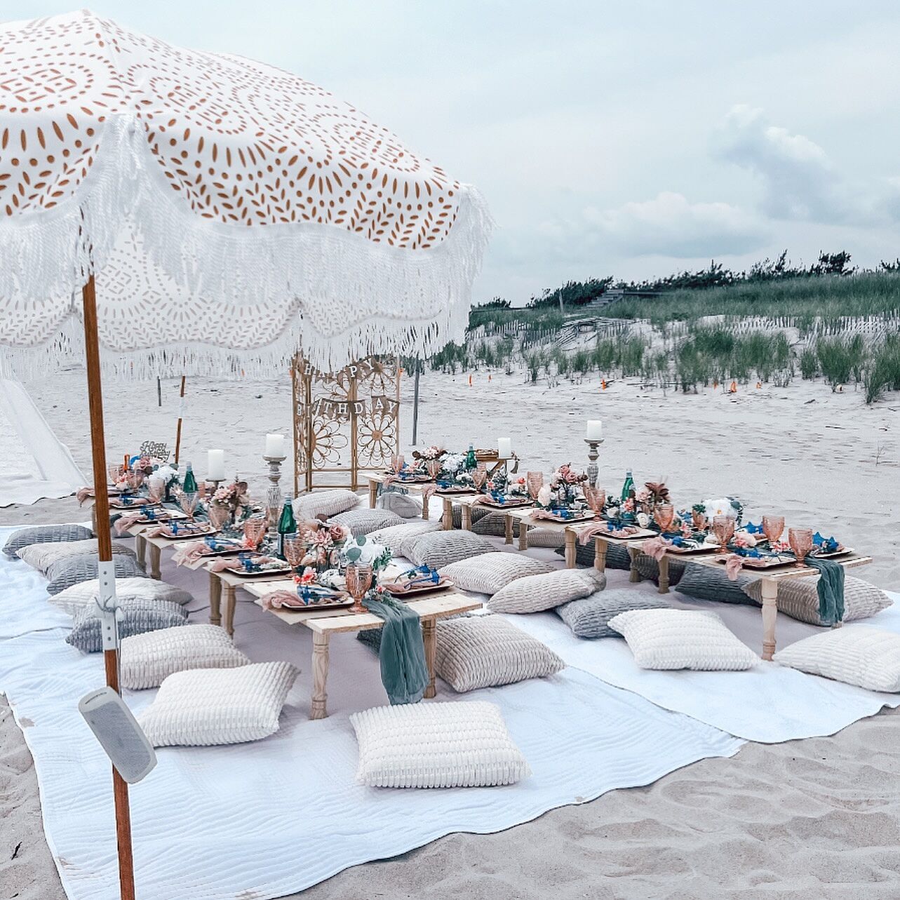Eyelet Holiday Beach Umbrella | Business & Pleasure Co.