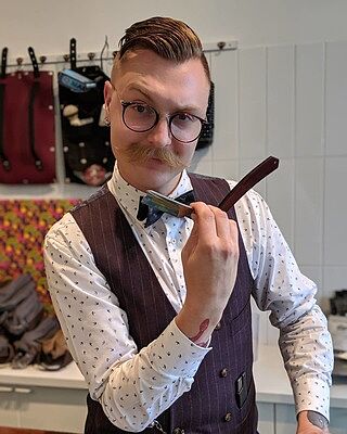 Thiers Issard Straight Razor, Spartacus, Red Stamina Wood, 7/8