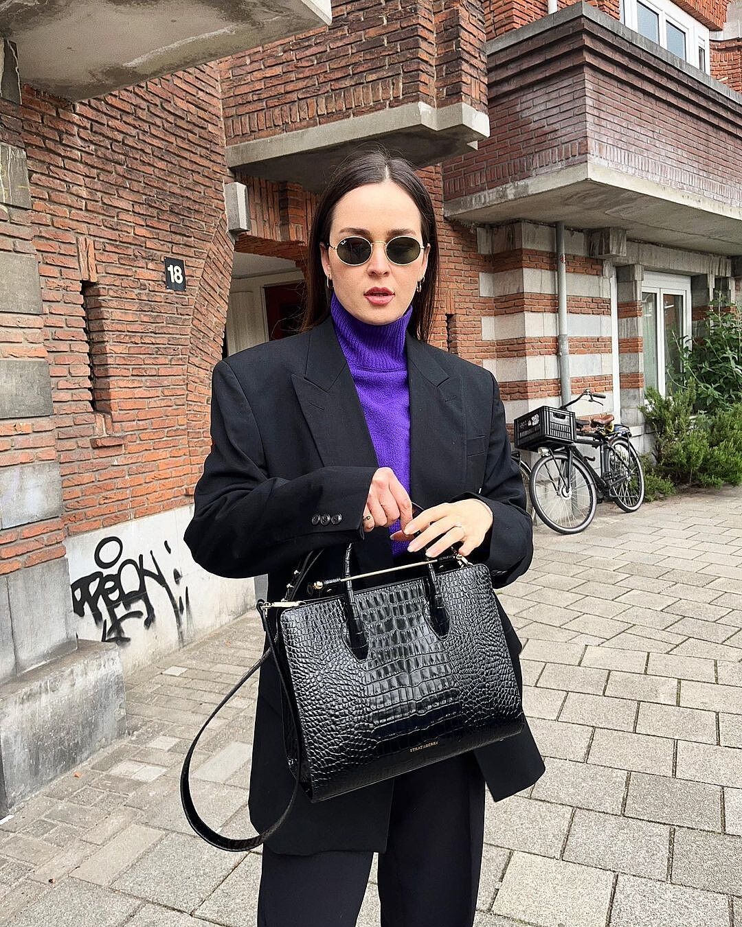 Effortlessly cool look with @stylescrapbook 🤍
 #strathberry