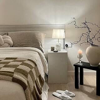 Marble Small Ridge Table Lamp - White