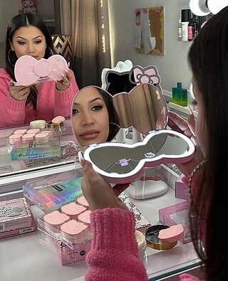 Hello Kitty® Bow LED Compact Mirror