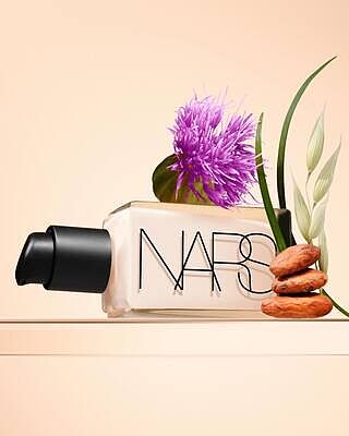ライトリフレクティング ファンデーション | NARS Cosme