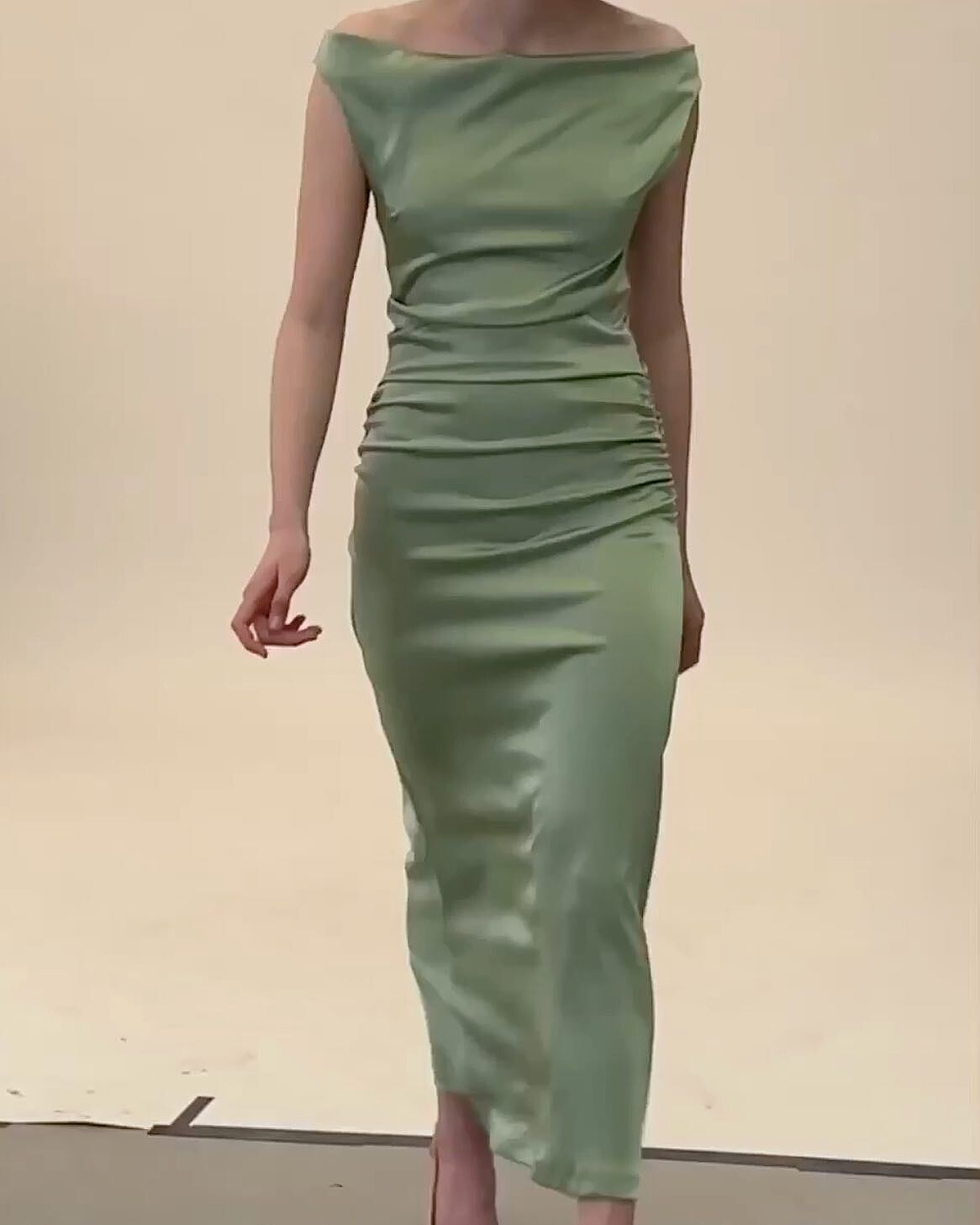 Occasion Satin Dress Pistachio - Pistachio | Djerf Avenue Occasion Satin Dress Pistachio - Pistachio | Djerf Avenue