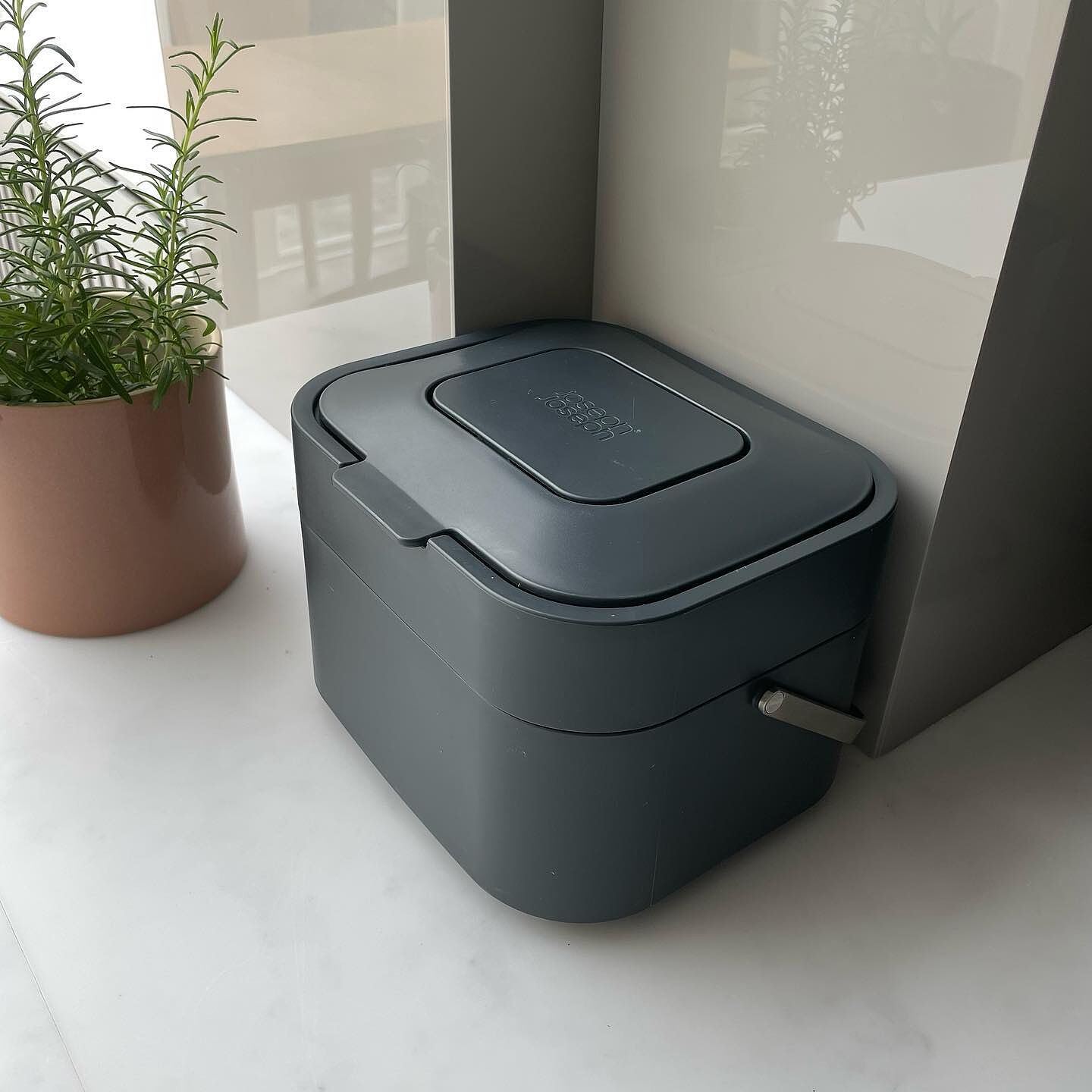 Stack 4L Food Waste Caddy - Stone | Joseph Joseph US