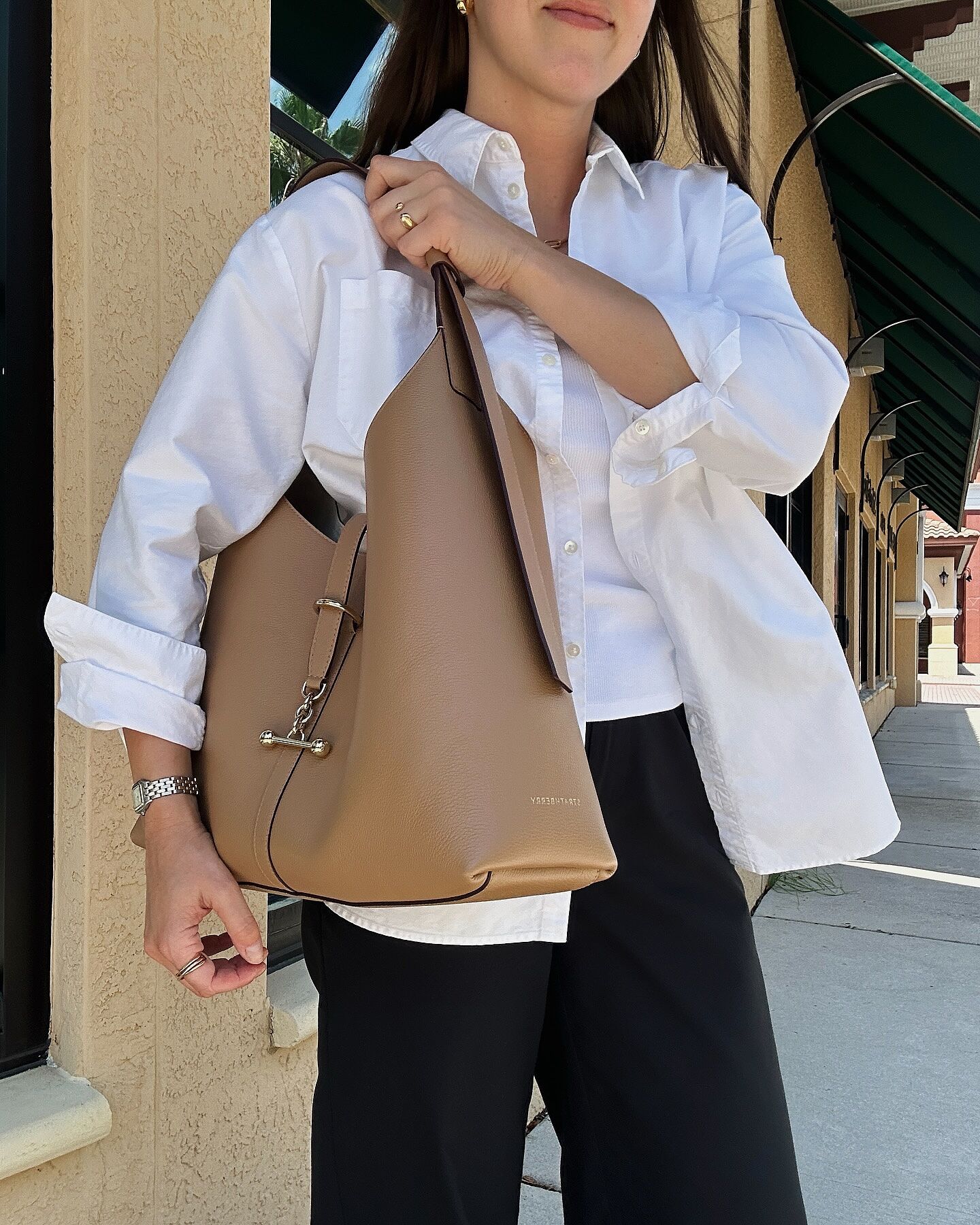 STRATHRERRY Kite Hobo Caramel Kite Hobo Maxi - Tan Suede | Strathberry