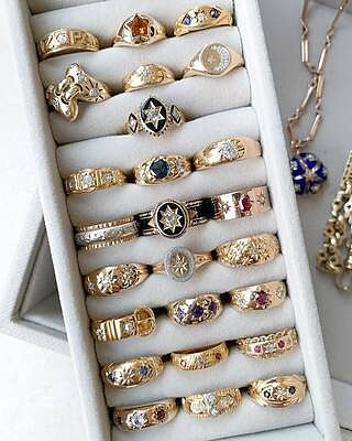 Grey Velvet Ring Holder