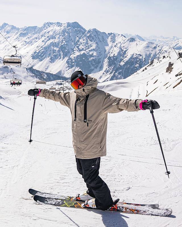 Kunde @confettyboy in Mojo Snowboardjacke Herren Sand