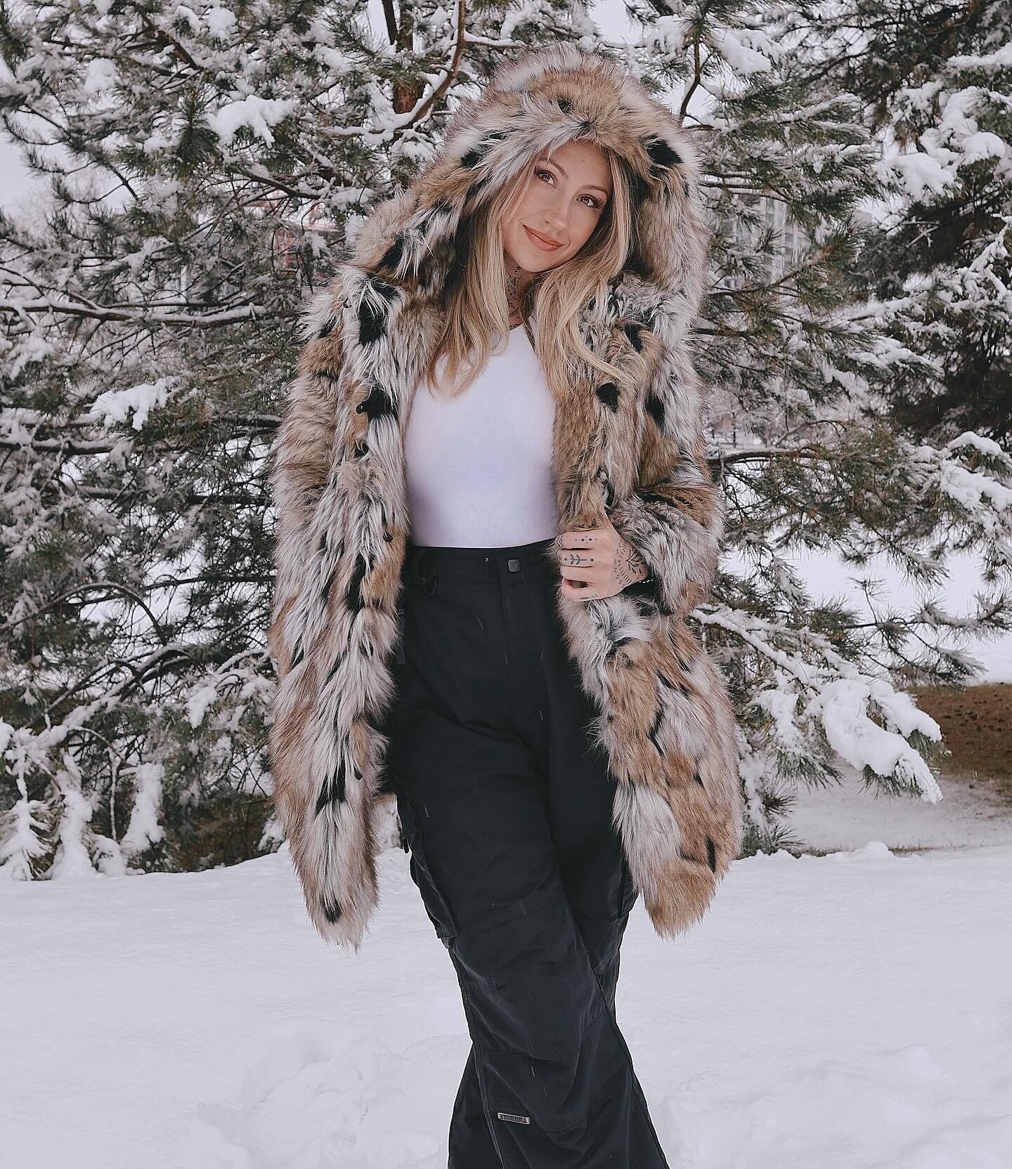 新品未使用✨deres Willow feather spring coat Faux Fur Coat Womens | Hooded Wolverine - SpiritHoods